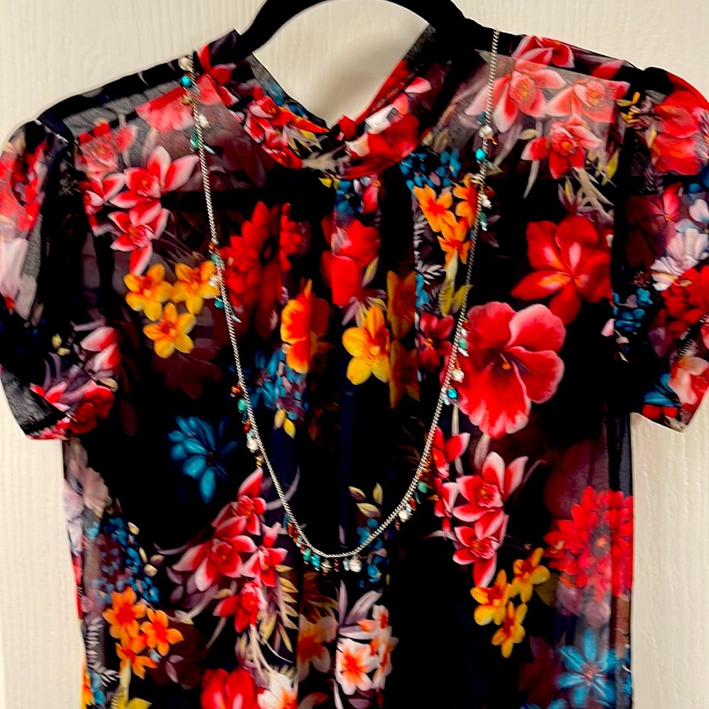 🌺 Floral print blouse - NWT - Size S - by Staci Frati 🌺